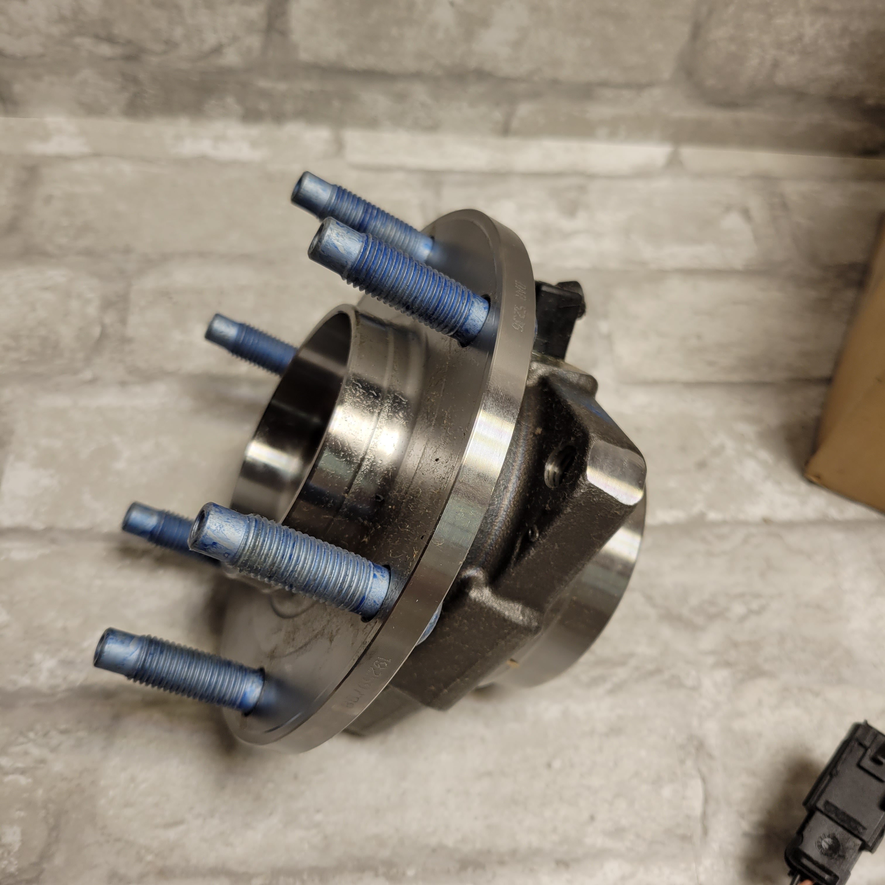 ACDelco FW121 Front Wheel Hub & Bearing Assembly w/ Wheel Speed Sensor *DAMAGED* (8026162036974)